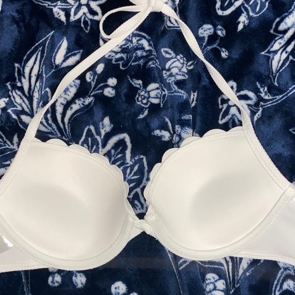 H&M White Scalloped Push Up Bikini Top - Picture 2 of 5